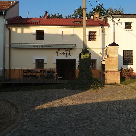 Sklep U Hrabalu Aparthotel Hustopeče Kültér fotó