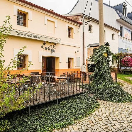 Sklep U Hrabalu Aparthotel Hustopeče Kültér fotó