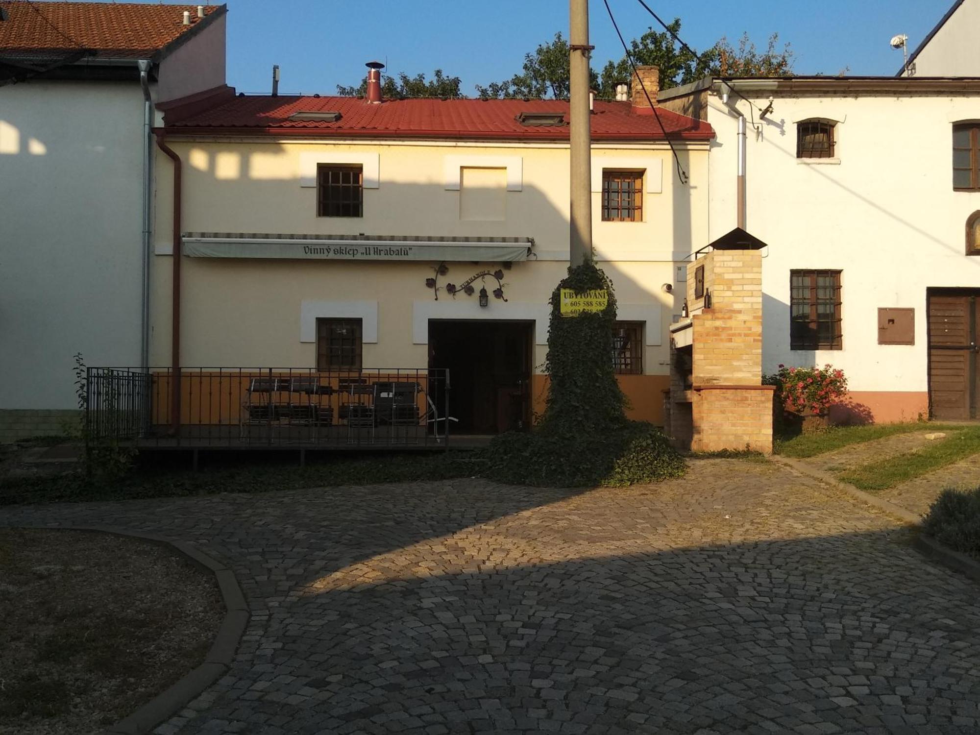 Sklep U Hrabalu Aparthotel Hustopeče Kültér fotó