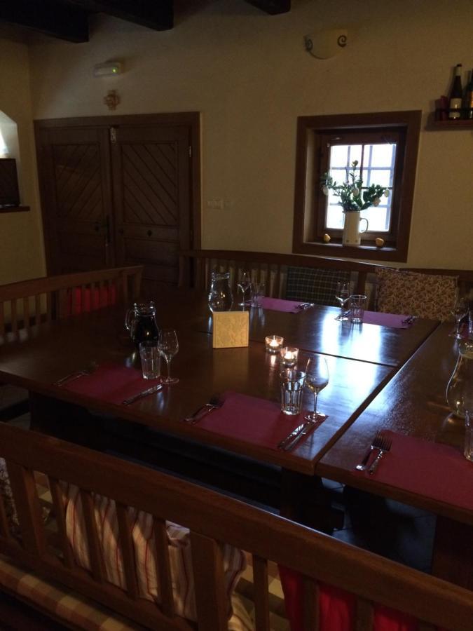 Sklep U Hrabalu Aparthotel Hustopeče Kültér fotó