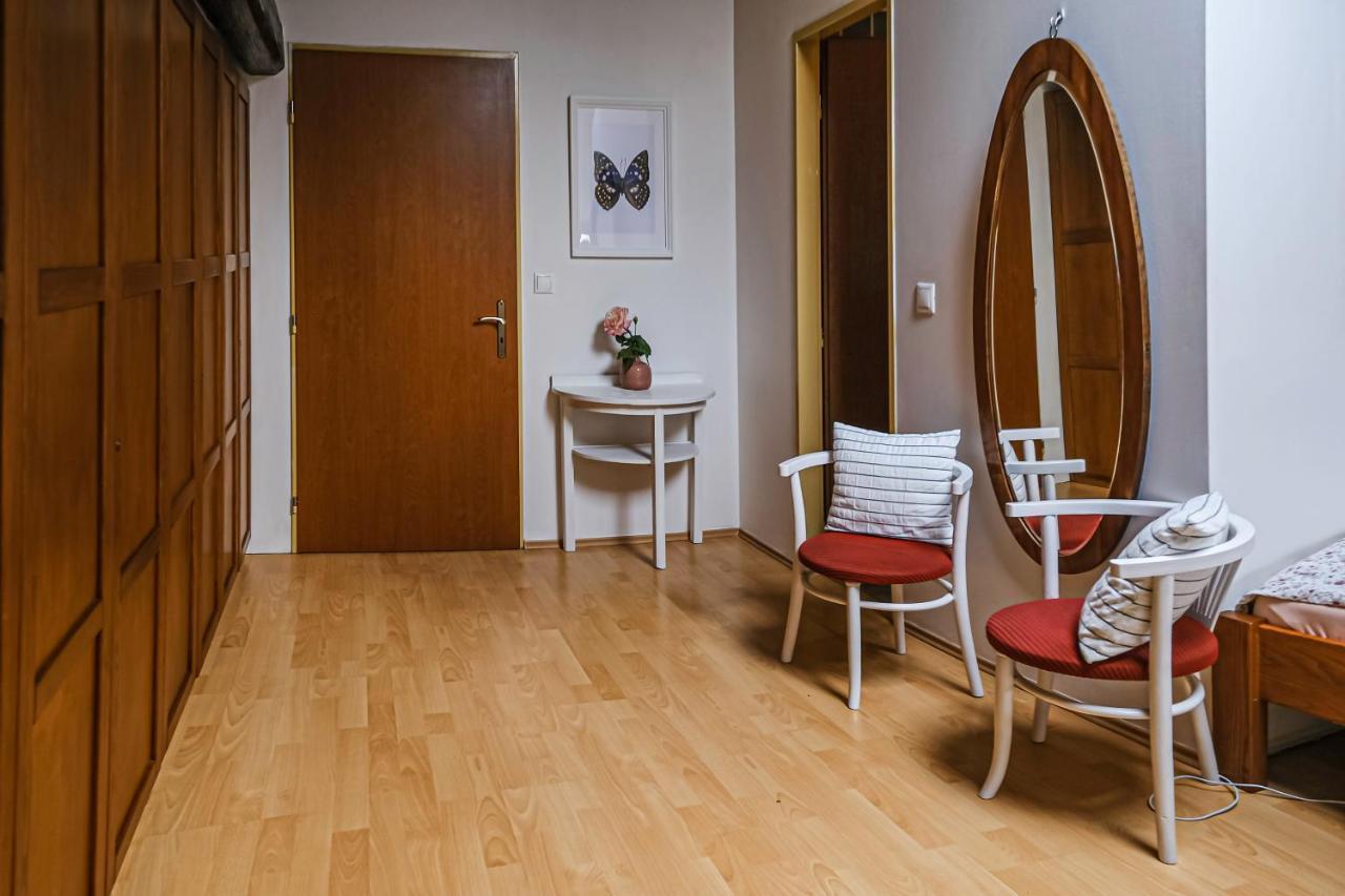 Sklep U Hrabalu Aparthotel Hustopeče Kültér fotó