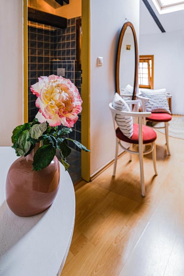 Sklep U Hrabalu Aparthotel Hustopeče Kültér fotó