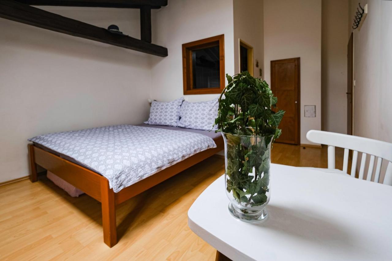 Sklep U Hrabalu Aparthotel Hustopeče Kültér fotó